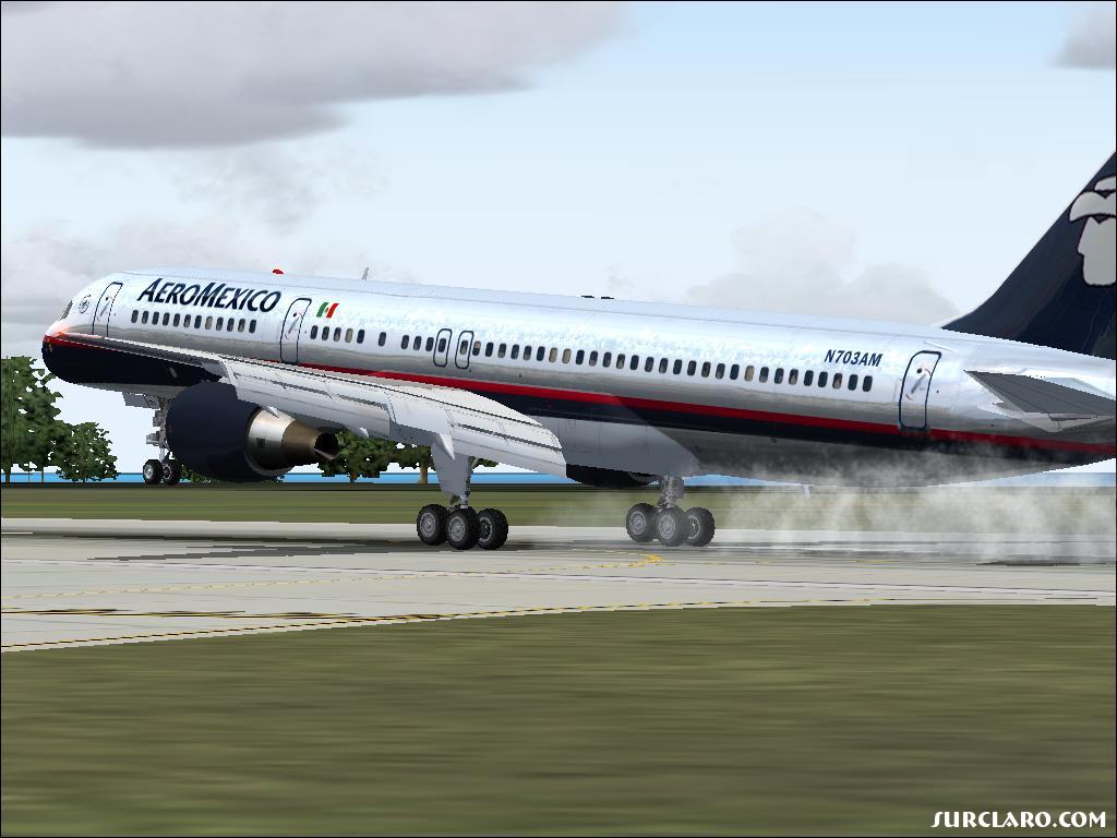 boeing 757-2Q8 Aeromexico landing