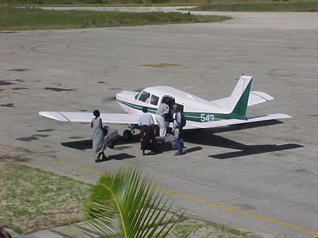 Fs2002-Piper Arow Iii In Colours Of Acm Mozambique With "Oro" Piper Panel Fotoreal — 1