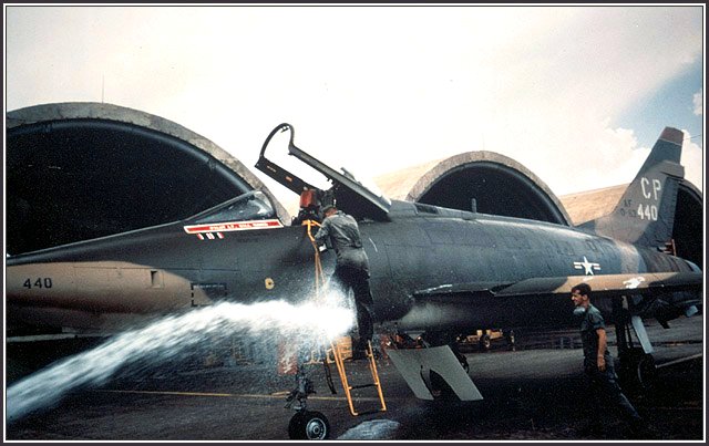 Fs98 North American F-100D Super Sabre The Hun In Camouflage Patern Colors Of The Usaf 531