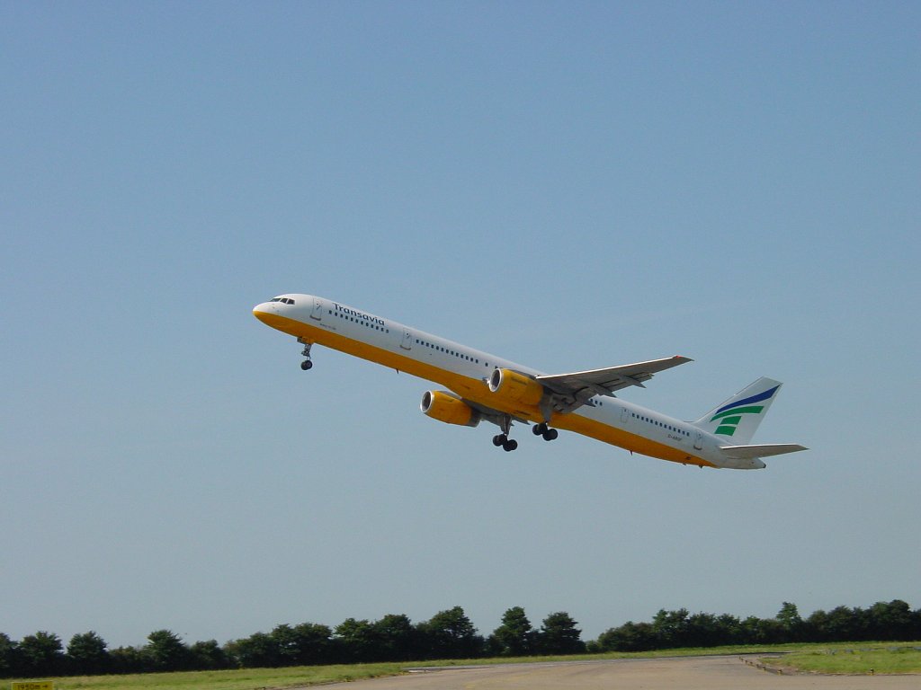 Ai Aardvark Boeing 757-300 In Transavia (Ex-Condor) Livery, Registration D-Abof, With 32-B