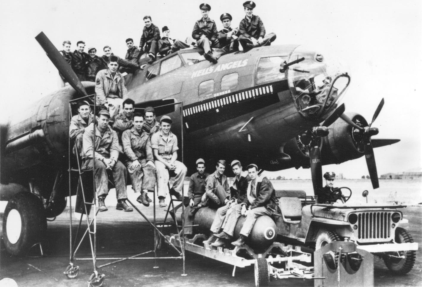 B-17E Thunderbird With Multiplayer Bombing Capabilities: To Release Bombs Simply Use Canno — 1