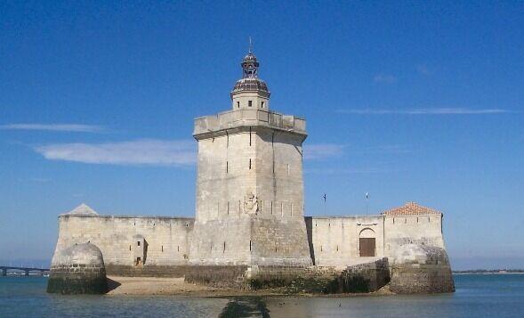 Fort Louvois Or Fort Chapus Positionnement (45 5134N 1 1015W) History Built In 1691 Pennie — 1