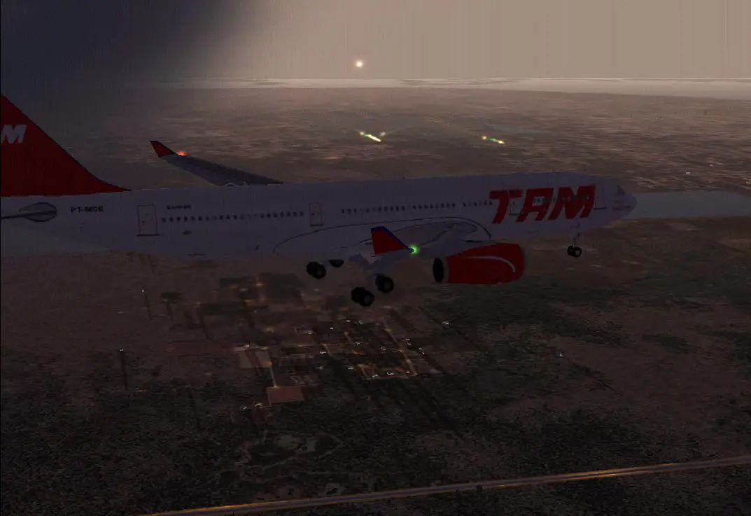 POSKY's TAM A330 on final preparation for landing at MIAMI early in the morning. - Photo 292