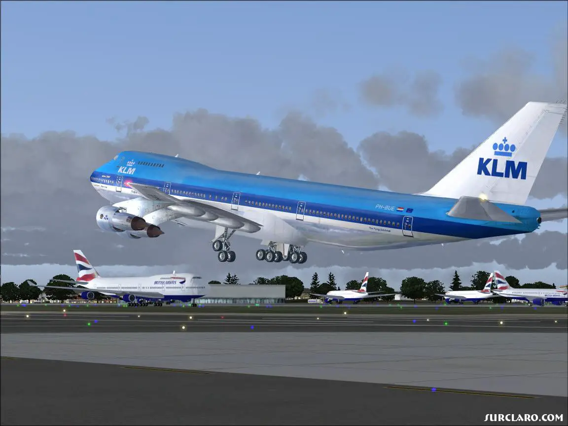 KLM B747-400 takingoff from Heathrow. - Photo 8053