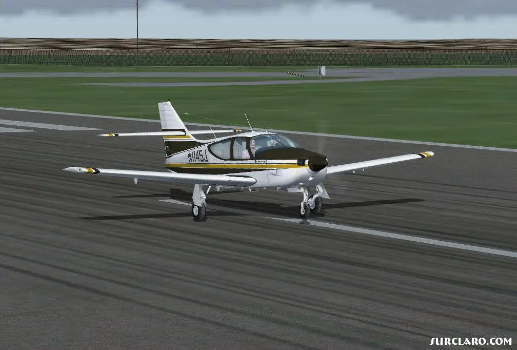 doing some touch and goes runway 24 at my home airport Luqa (LMML) onboard N629CC, Rockwell Commander 112A.   - Photo 15517