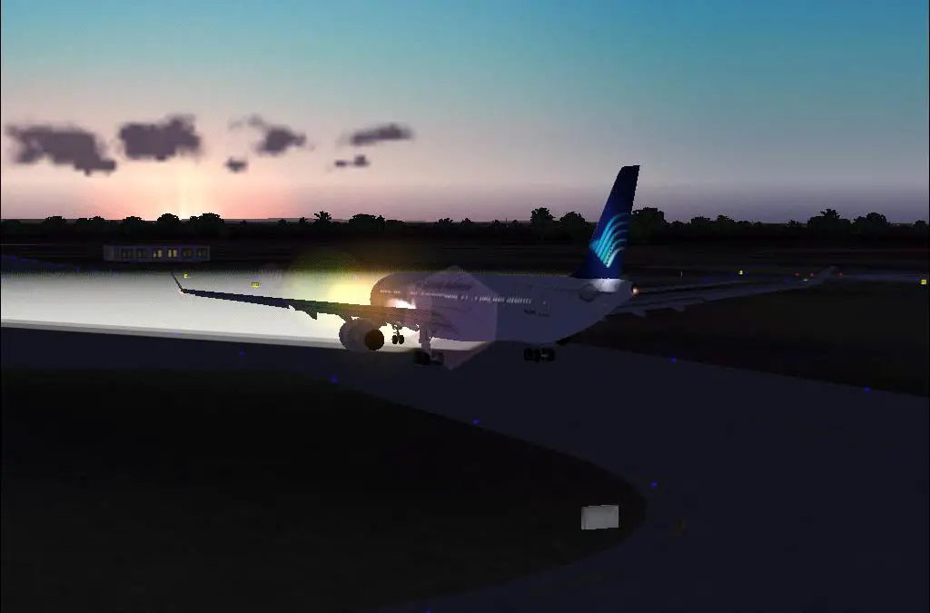 Taxiing...with sun almost down... - Photo 3134