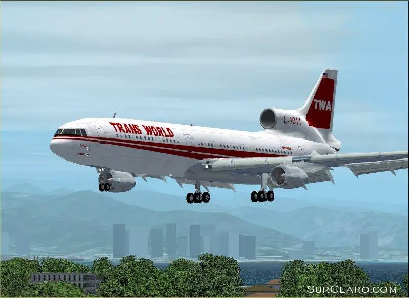 TWA L1011 Landing in Honolulu.  Almost like sitting there watching the planes come in. :p - Photo 496