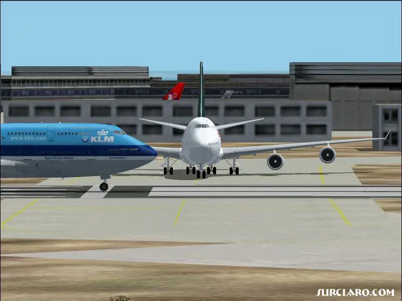 KLM and AIR CANADA 747-400 wating for depature at CYYZ runway 24L - Photo 2818