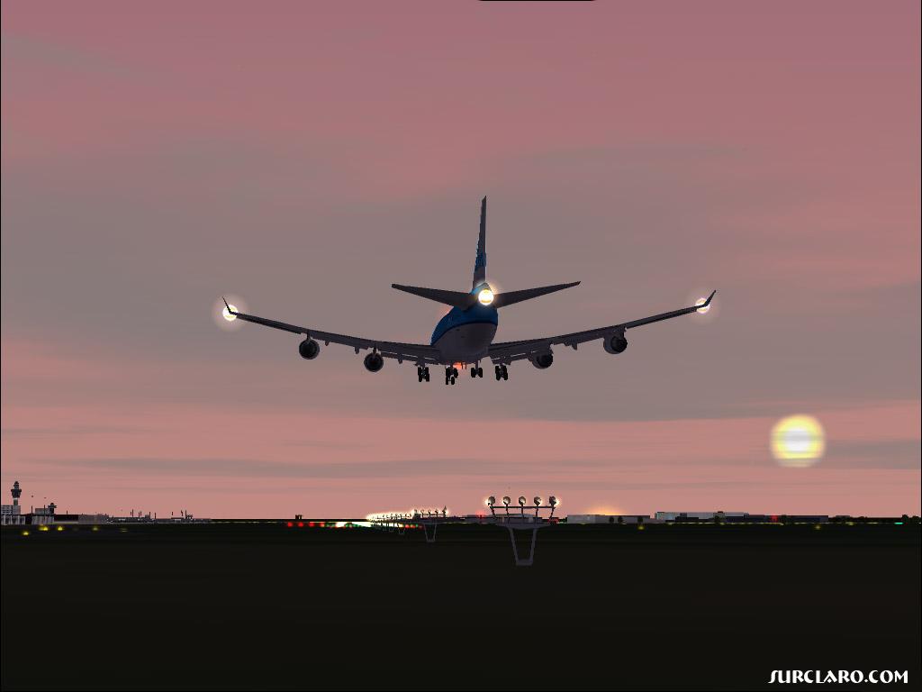 Gliding down to runway 06 in the early moring.  - Photo 2861