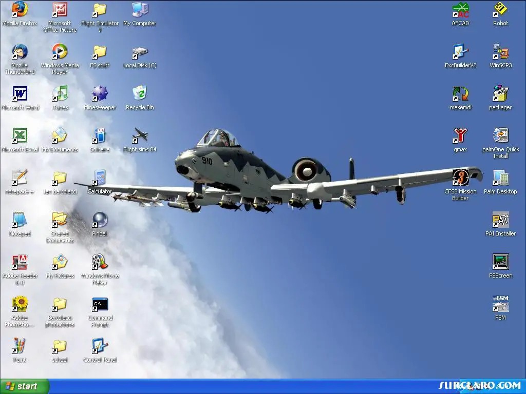 This my desk top, the back ground is by Pernik 'cause I can't take screen shots for crap. Well what  do you think? - Photo 14836